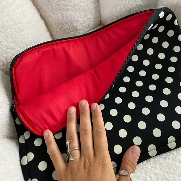 Kate Spade Polka Dot Laptop Case 14in - Picture 2 of 3